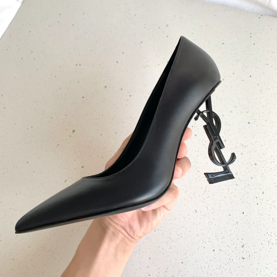 👟👟Ex-factory price 560👟👟 Women's Shoes Women's Clothes Women's Shoes Women's Clothes SAINT LAUREN* YSL Yang Shulin classic letter heel high-heeled shoes Only YSL understands women’s hearts best and does not accept refutation🙅‍♂️Super invincible feminine artifact, a must-have for women (✅Full-body customization, in-house molded toe hardware, perfect consistency)⚠️Compare the differences between pictures and products on the market Upper: Customized imported cotton silk weaving/Imported calf patent leather Lining: Imported 🐑Sheep leather Sole: Imported genuine leather outsole Thickness: 9cm Color: black paint with gold, black leather with black Code number: 35-39 (full set of packaging)